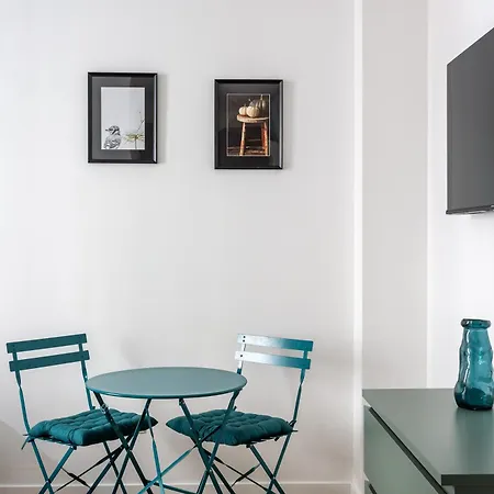 Bright & Functional - 18th Arrondissement Apartment