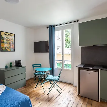 Bright & Functional - 18th Arrondissement Apartment